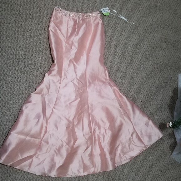 Two Piece Gown - Picture 5 of 6